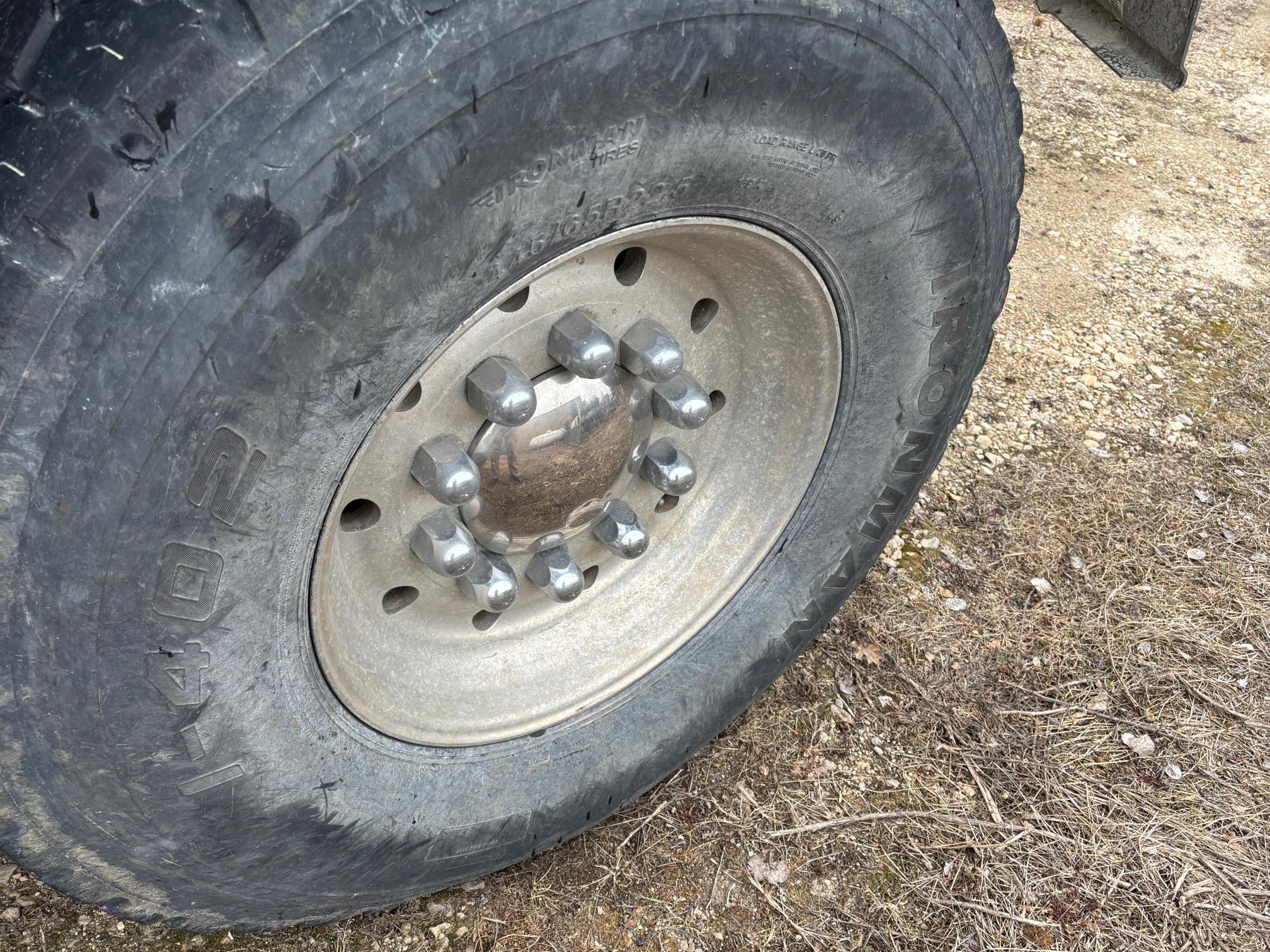 1996 VOLVO Quad-Axle - Image 35